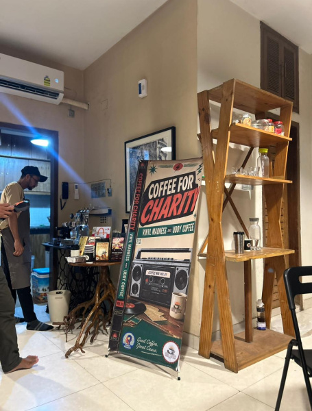 ‘Vinyl Madness’ is Dhanmondi’s little ‘anti-Dhaka’ for music lovers
