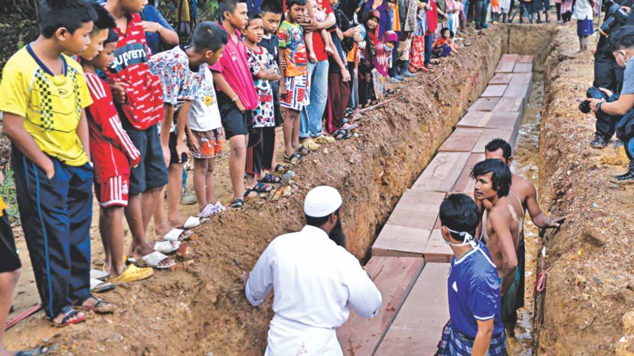 mass grave thailand 2.jpg